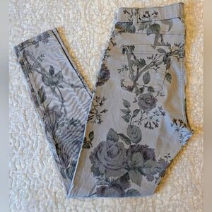 HUE Leggings with Faded  Rose Pattern